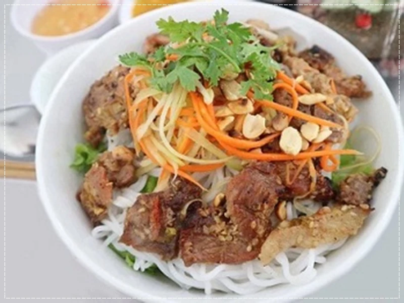 Bún thịt nướng món ăn khác lạ