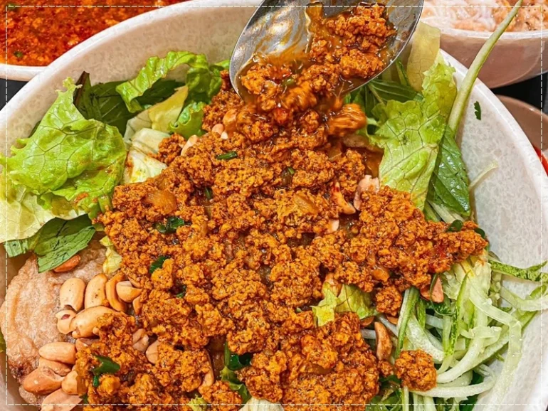 Bún rạm khác với bún cua